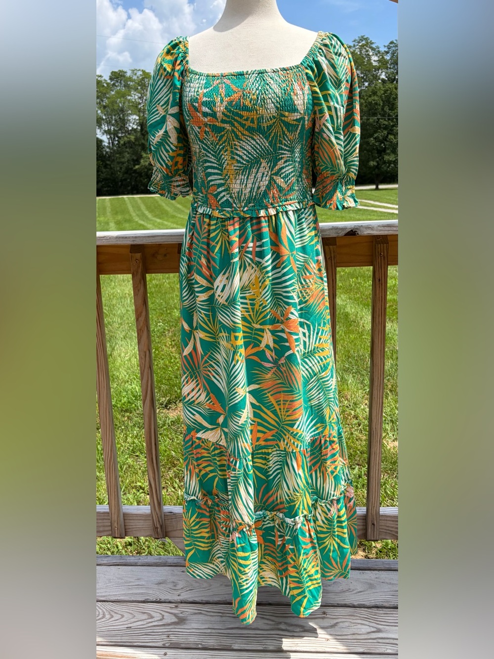 Betsey Johnson Smocked Short Sleeve Maxi Floral Hawaiian Green Dress Size Medium